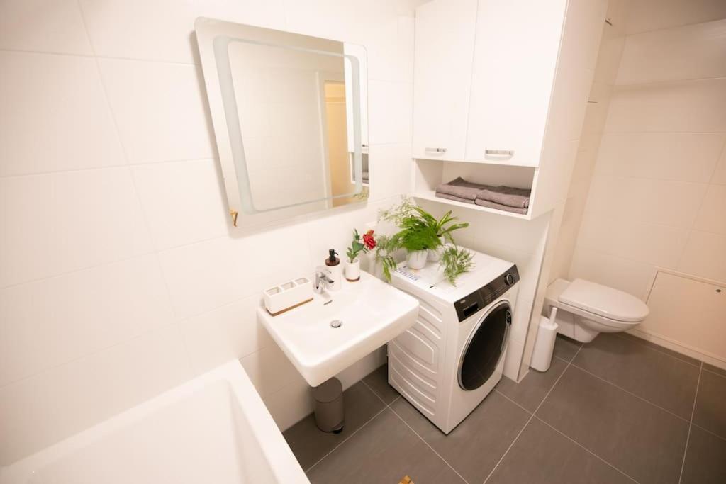 Schoenes Living Am Donauufer Viena Exterior foto